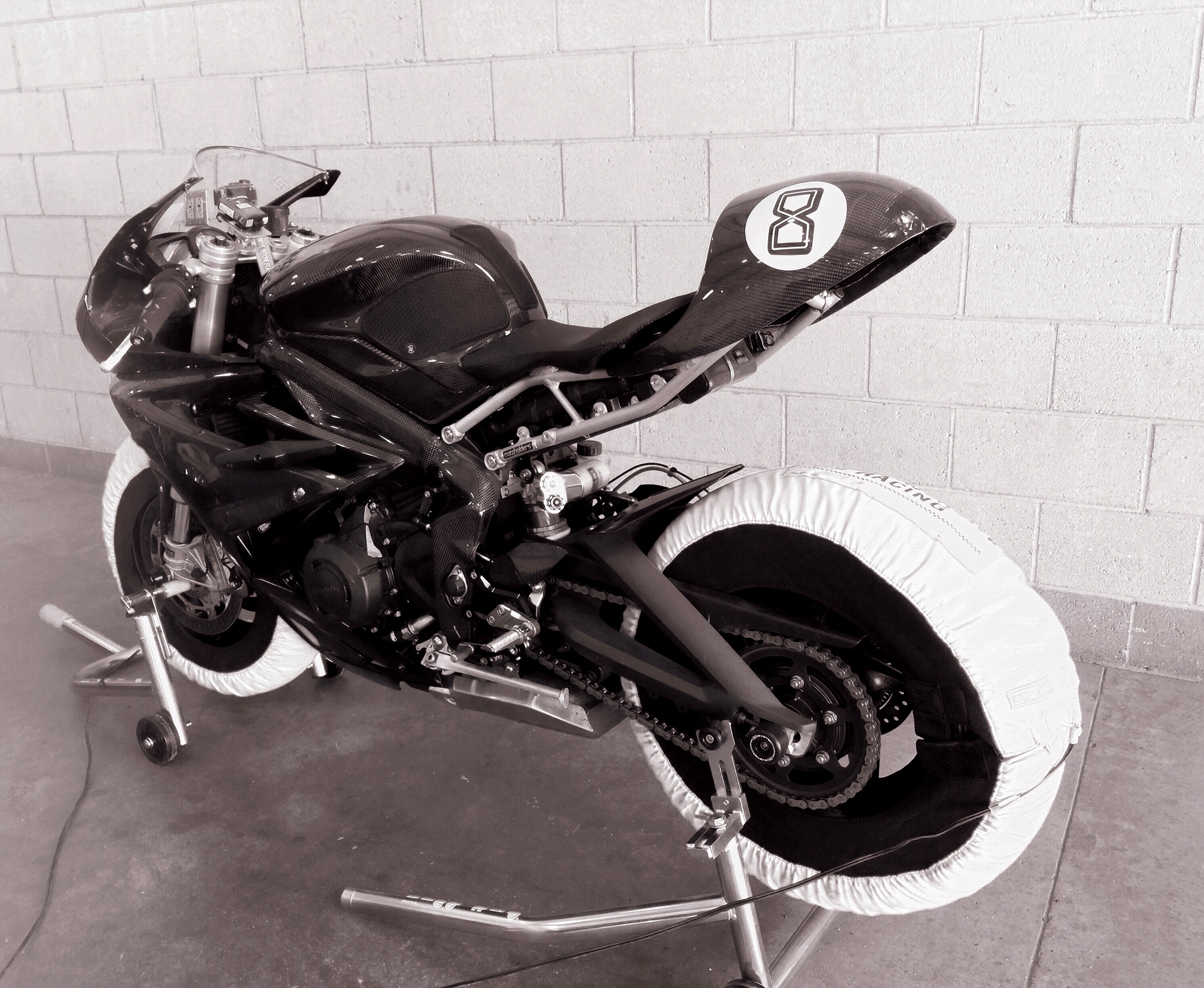 Triumph 675R Cafe Racer photo 11